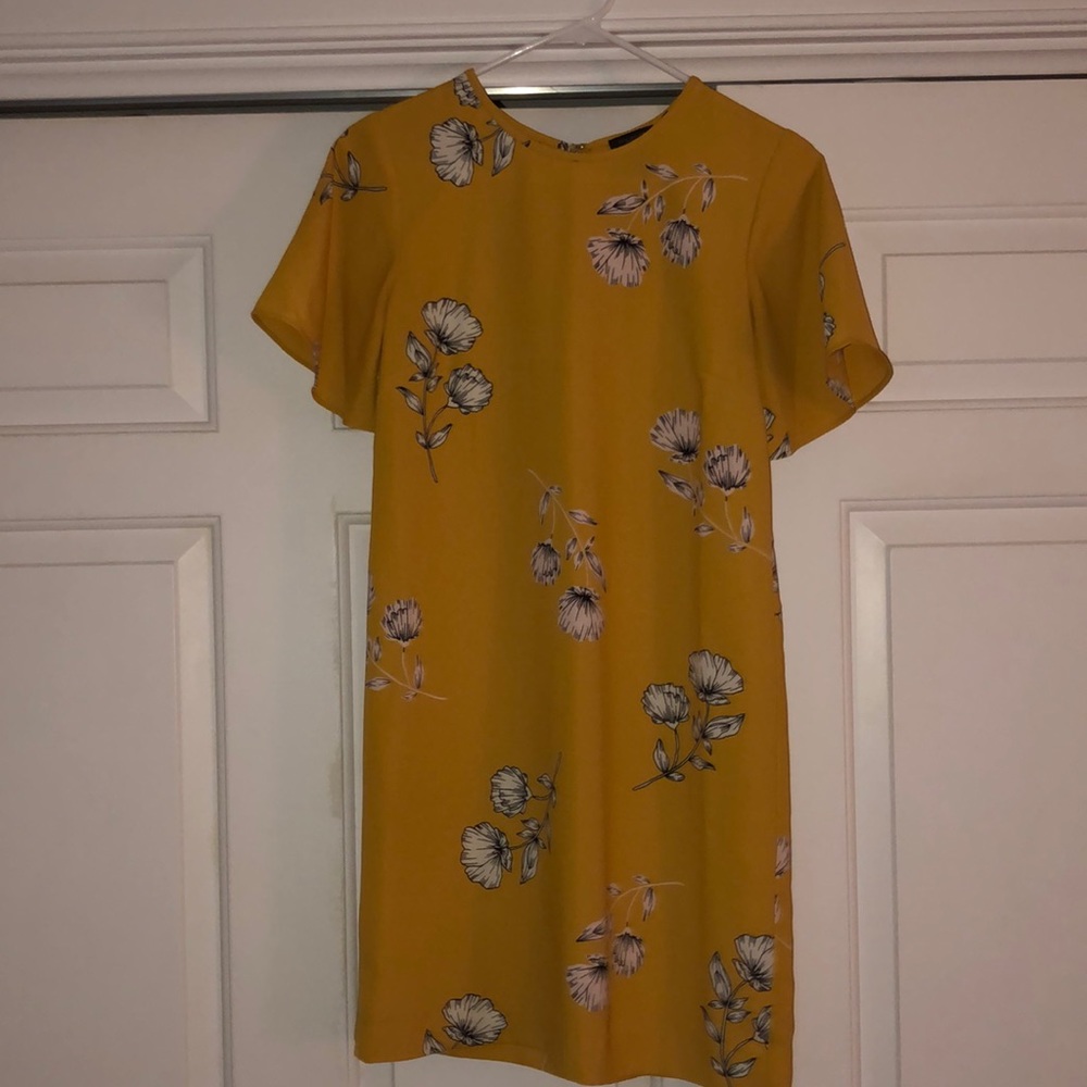 Beautiful  yellow dress